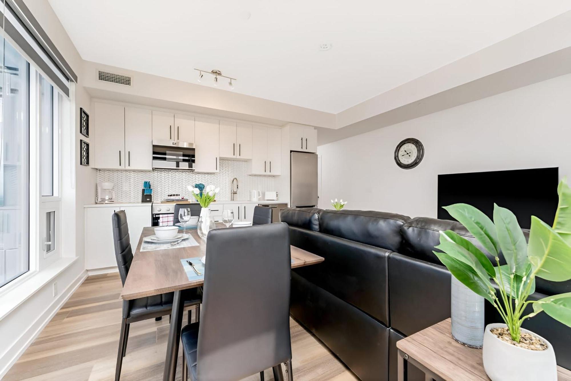 Newly Built Condo With Amazing Views Китченер Экстерьер фото