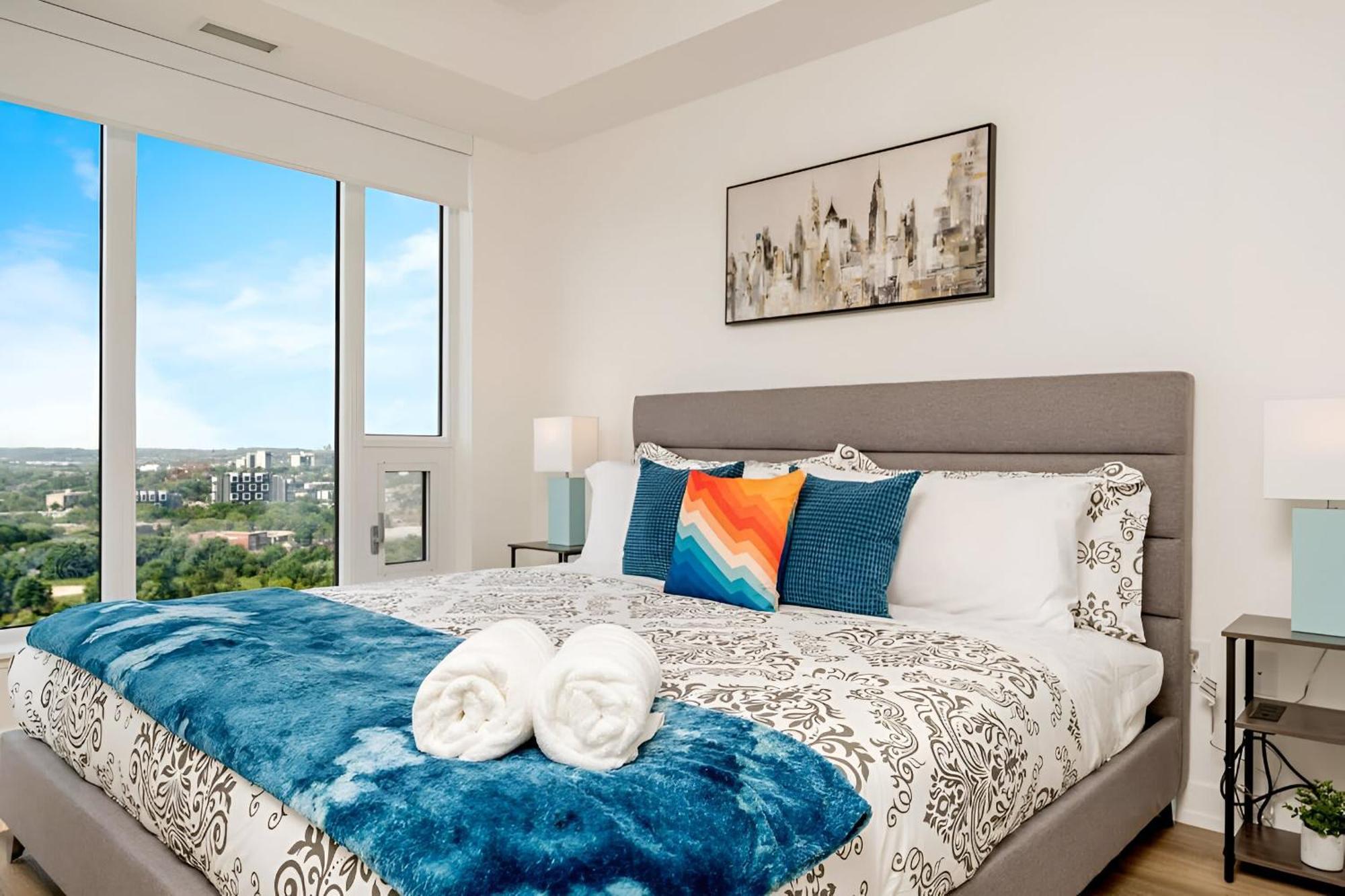 Newly Built Condo With Amazing Views Китченер Экстерьер фото
